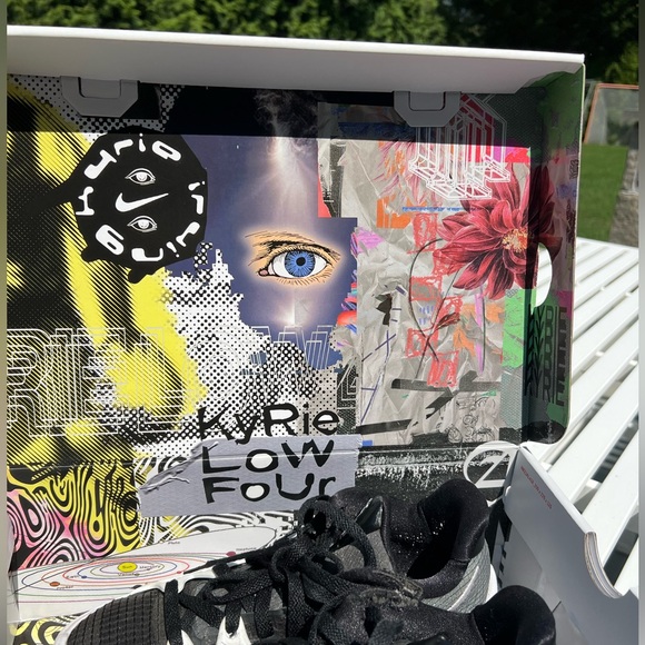 Kyrie Low Nike Basketball Shoes - Picture 4 of 5